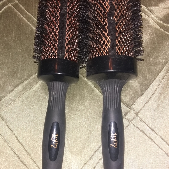 1907 Accessories - Two piece round blow drying brushes